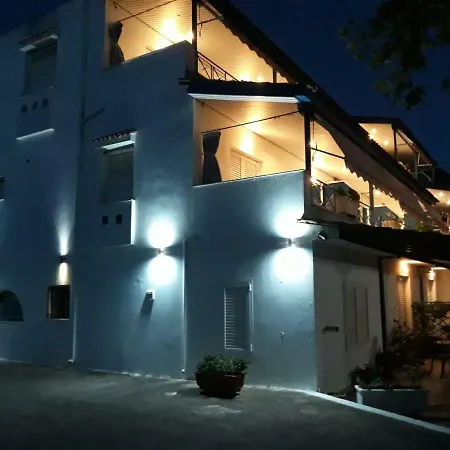 Appart hôtel Karavagelis Rovies