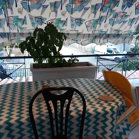 Karavagelis Lejlighedshotel Rovies